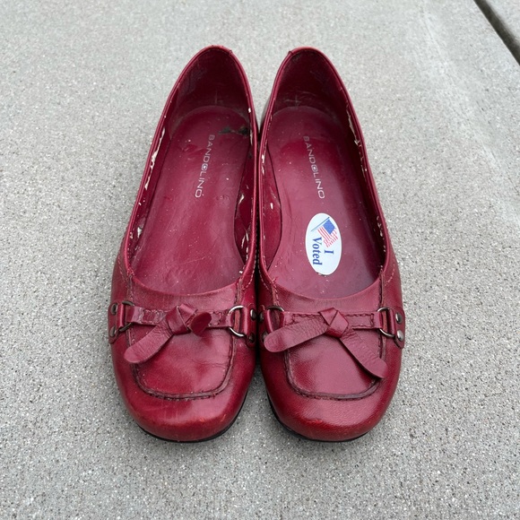 Super cute red ballet flats with bow! - Picture 3 of 3